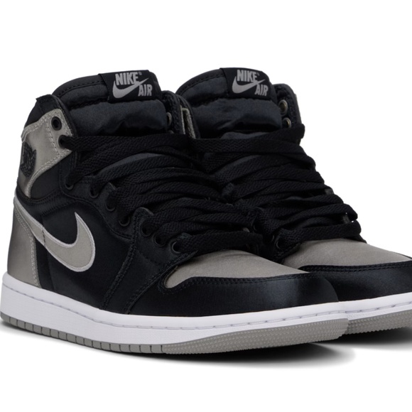 NIKE JORDAN Black & Silver Air Jordan 1 High OG Sneakers - Women's Size 6 - Picture 2 of 3